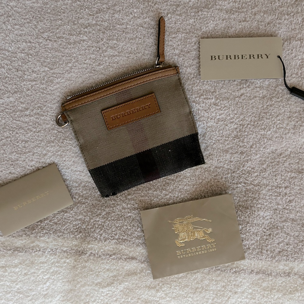 Authentic Burberry Savannah Pouchette Nova Check!
